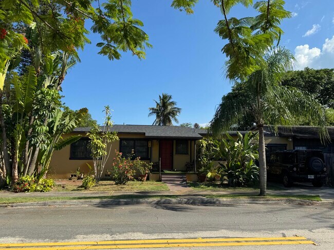 Foto del edificio - 2919 Poinsettia Ave