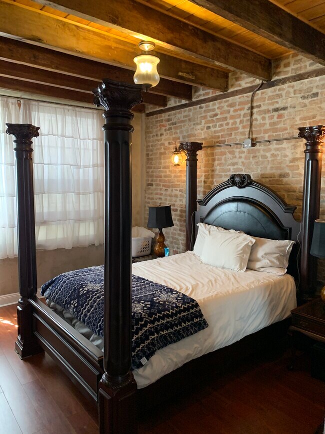 Master bedroom - 208 Chartres St