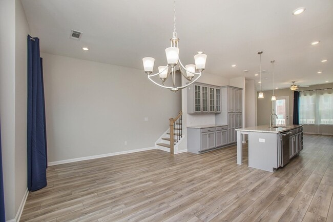 Building Photo - 6025 Skellig St