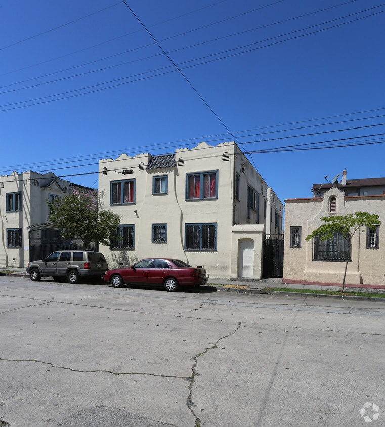 Building Photo - 983 S Ardmore Ave