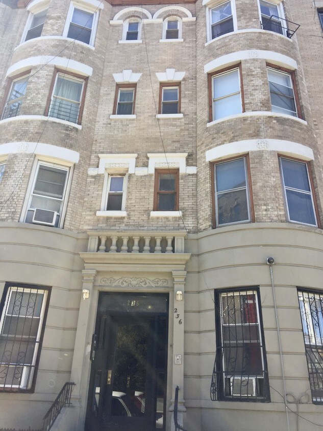 Foto principal - 236 New York Ave