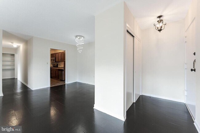 Foto del edificio - 10723 West Dr