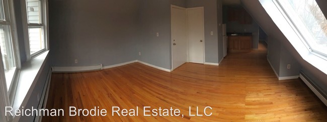 Building Photo - 119 Maple St