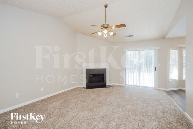 Foto del edificio - 6165 Pembroke Dr