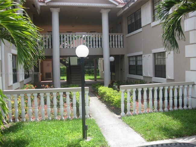 Building Photo - 2602 Riverside Dr