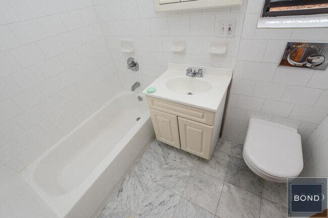 Foto del edificio - 240 Waverly Pl