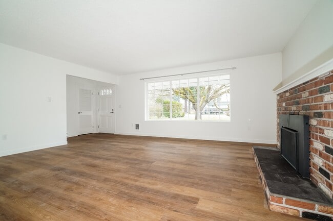 Building Photo - Brand New Remodeled 2 bed 2 bath home for Rent