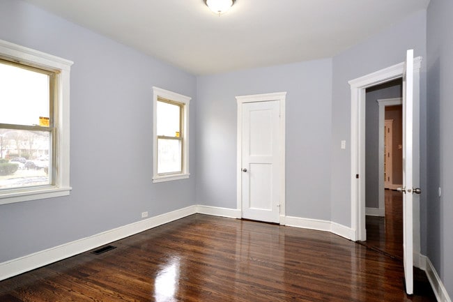 Building Photo - 5849 W Midway Park