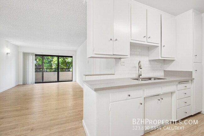 Foto del edificio - 7540 Hampton Ave