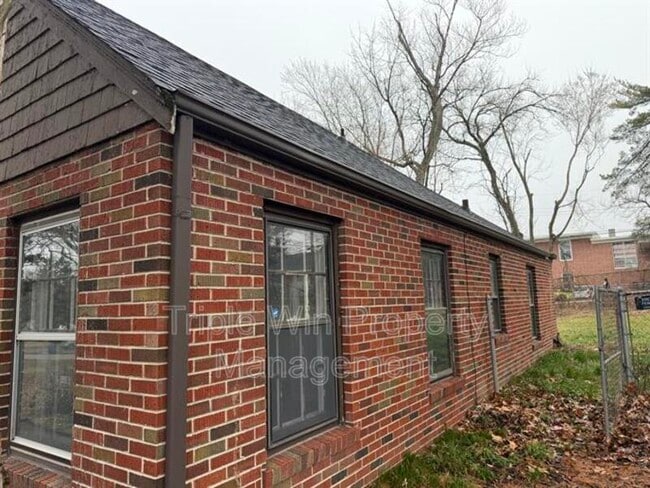 Building Photo - 520 Hentschel Pl