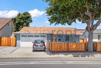 Building Photo - Unit ADU