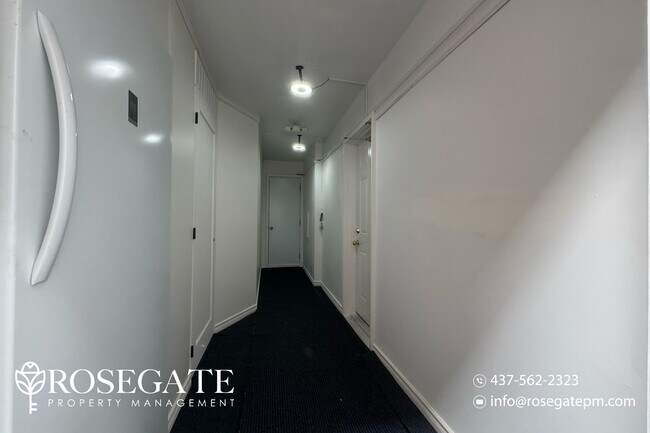 Photo du bâtiment - Modern 2-Bedroom Basement Unit in Mississa...