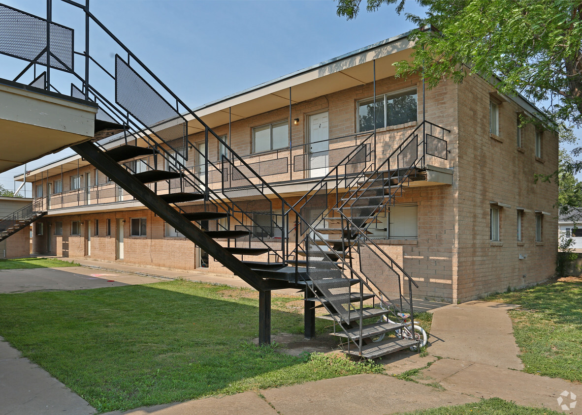 Primary Photo - Campus Row Apartments