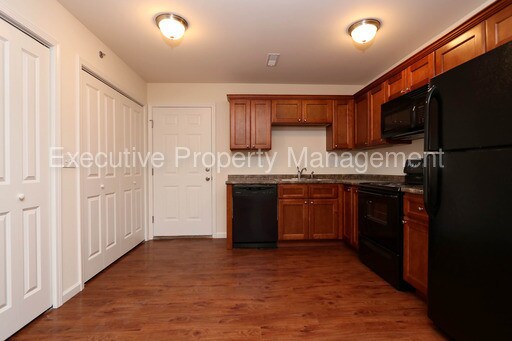 Building Photo - 1112 Bertling St