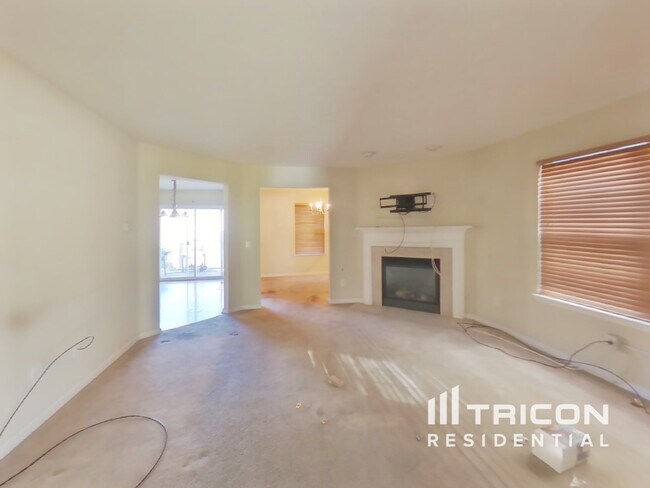 Foto del edificio - 8146 Birchfield Dr