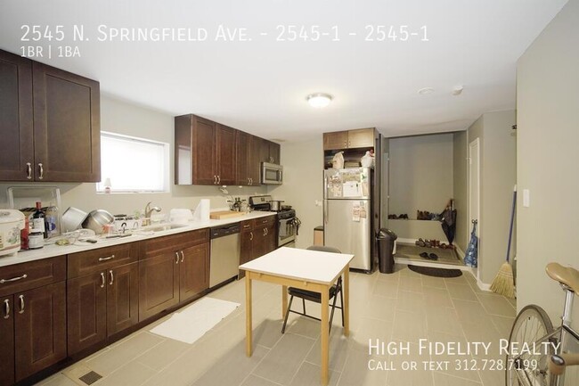 Foto del edificio - 2545 N Springfield Ave