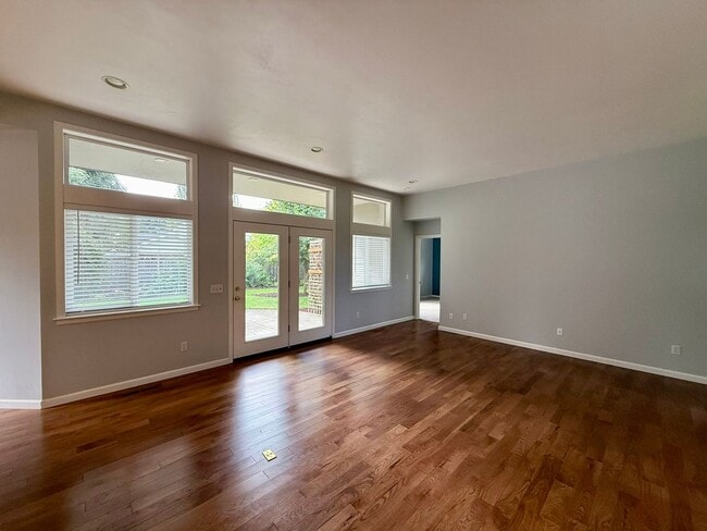 Building Photo - Single Level Cresent Meadows Home