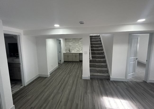 Building Photo - 1370 S Meade St