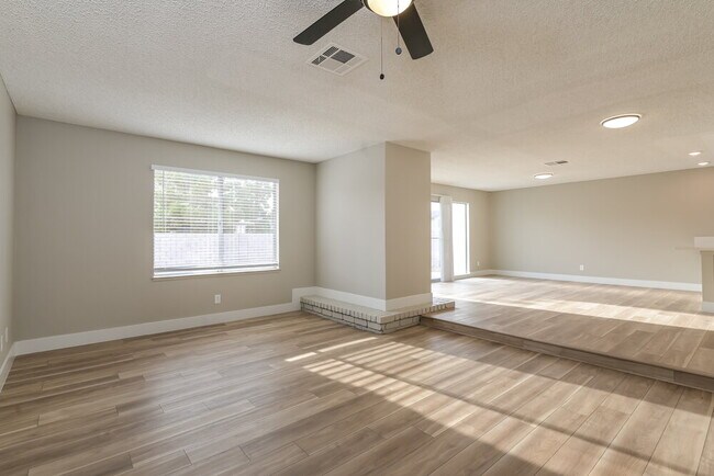 Foto del edificio - 832 Cherry Dr