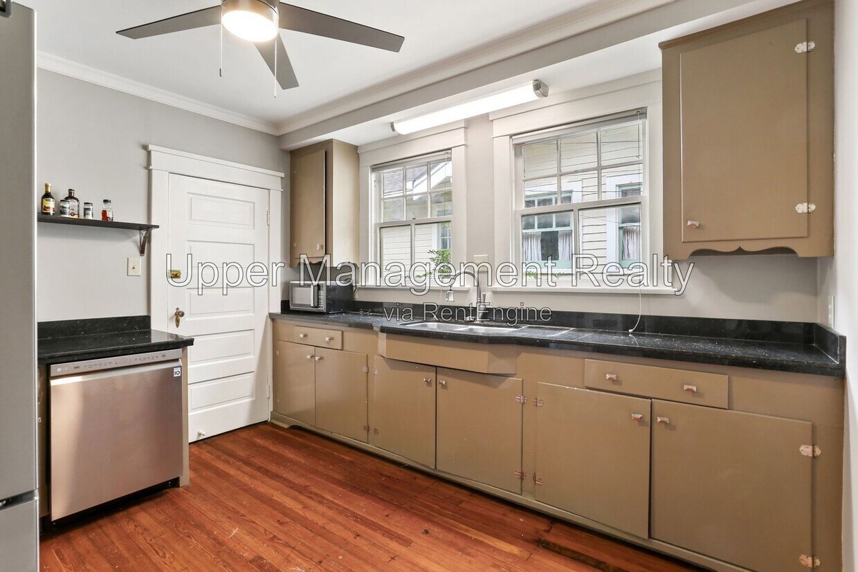 Foto del edificio - 1739 Broadway St