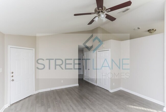 Foto del edificio - REDUCED! Now offering first full month free!!