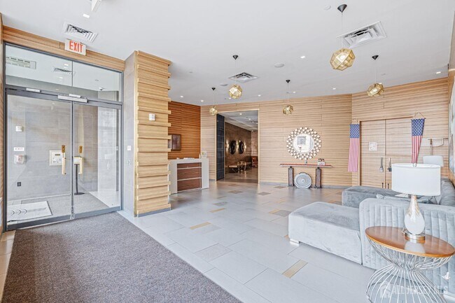 Building Photo - 110 Somerset St