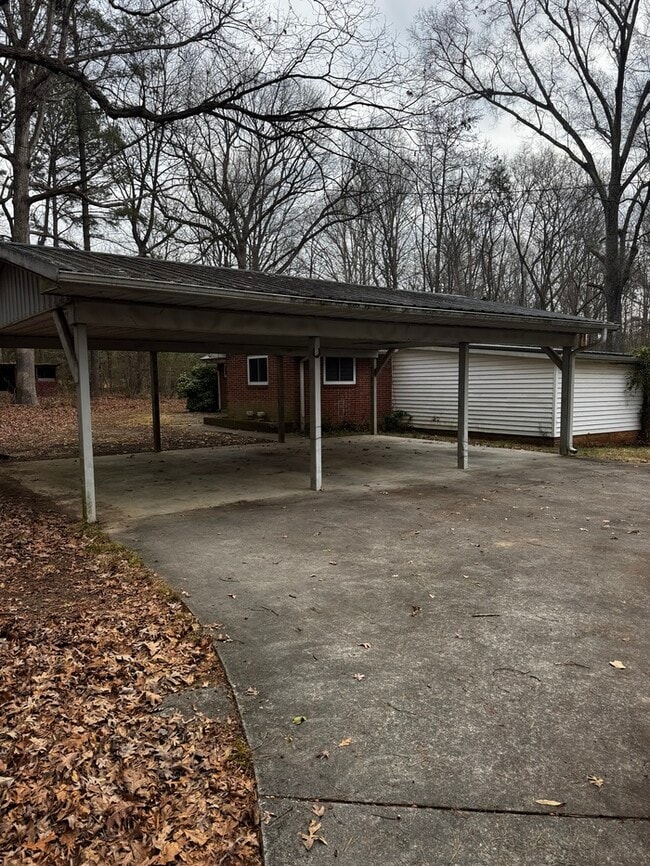 Building Photo - 215 Clark Rd