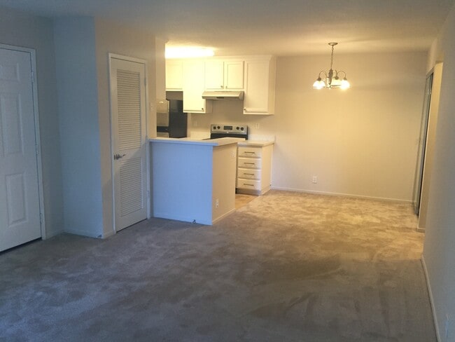 Building Photo - Remodeled 1 Bed 1 Ba apartment. Stainless ...