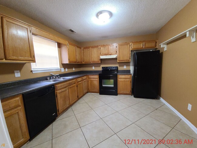 Building Photo - 260 Village Dr