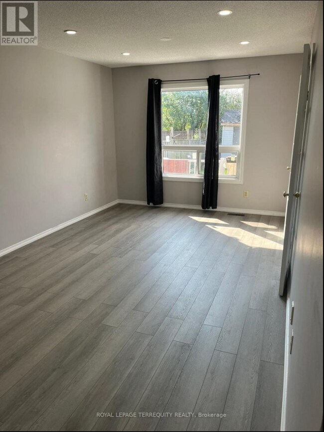 Building Photo - 34 Calmist Cres