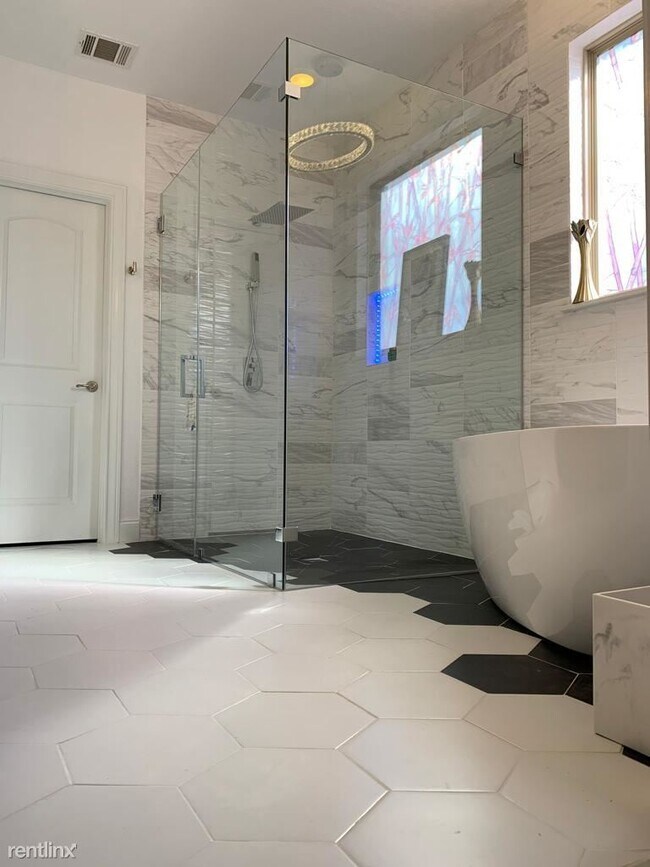 Foto del edificio - 4 br, 3.5 bath House - 8701 Whispering Trail