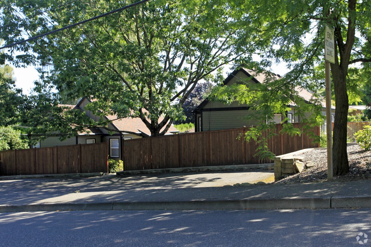 526538 Buxton Ave, Troutdale, OR 97060 Apartments in Troutdale, OR