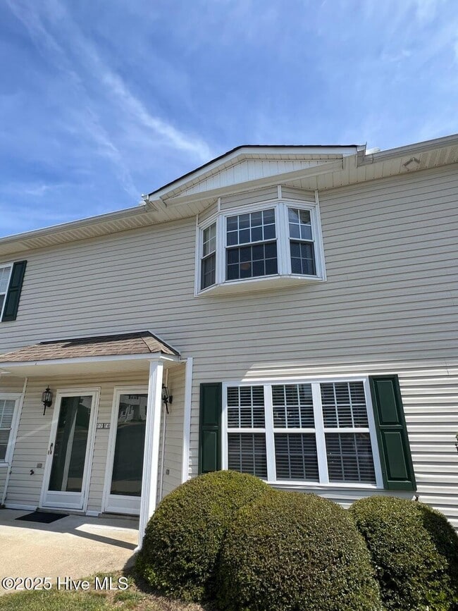 Building Photo - 2355 Vineyard Dr