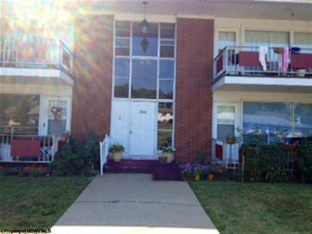 Primary Photo - 1303 Parkway Dr