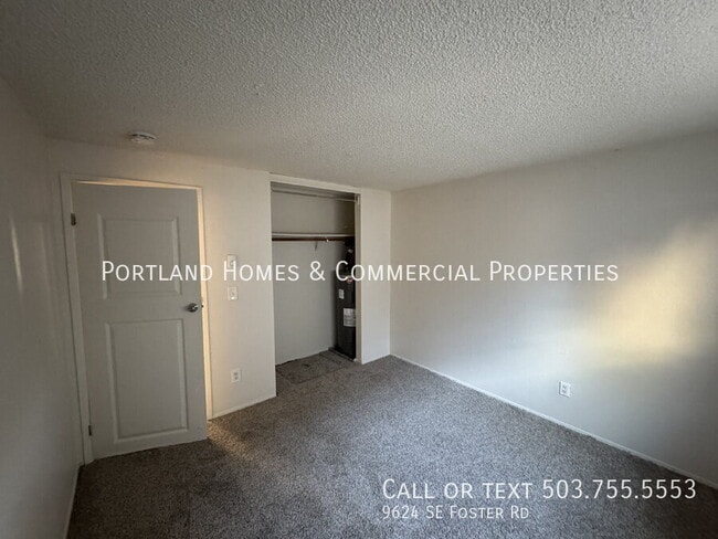 Foto del edificio - 9624 SE Foster Rd