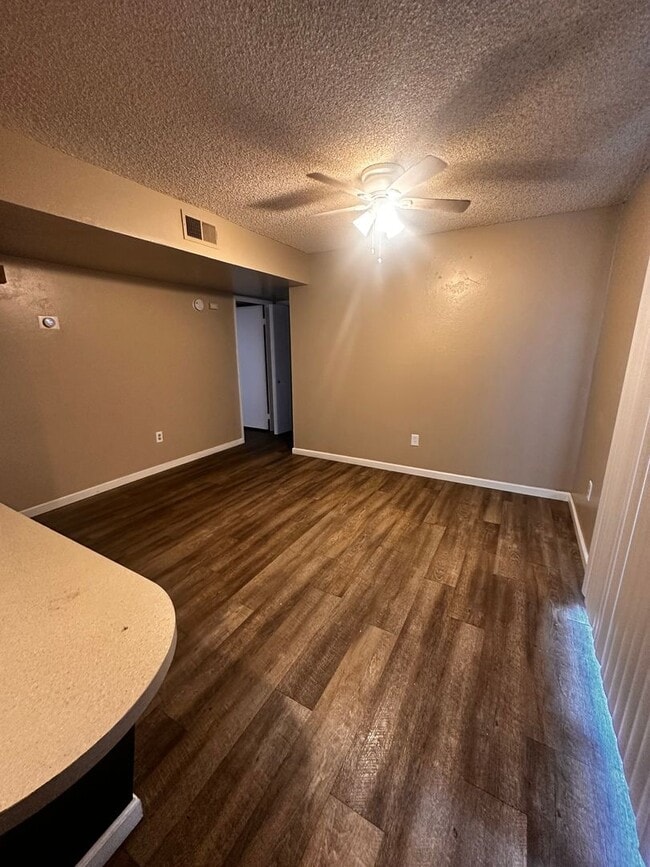 Foto del edificio - 5001 Belle Ter