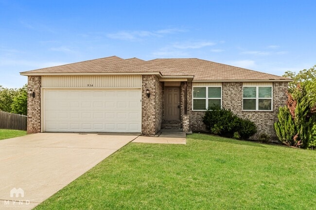 Building Photo - 934 Pinehurst Loop