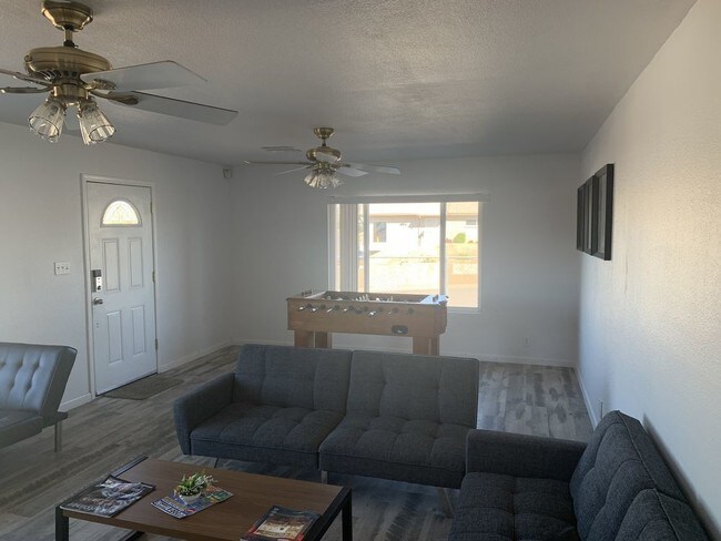 Building Photo - Seasonal Rental River Views