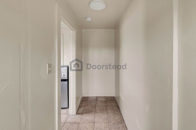Building Photo - 1251 E 59th Pl