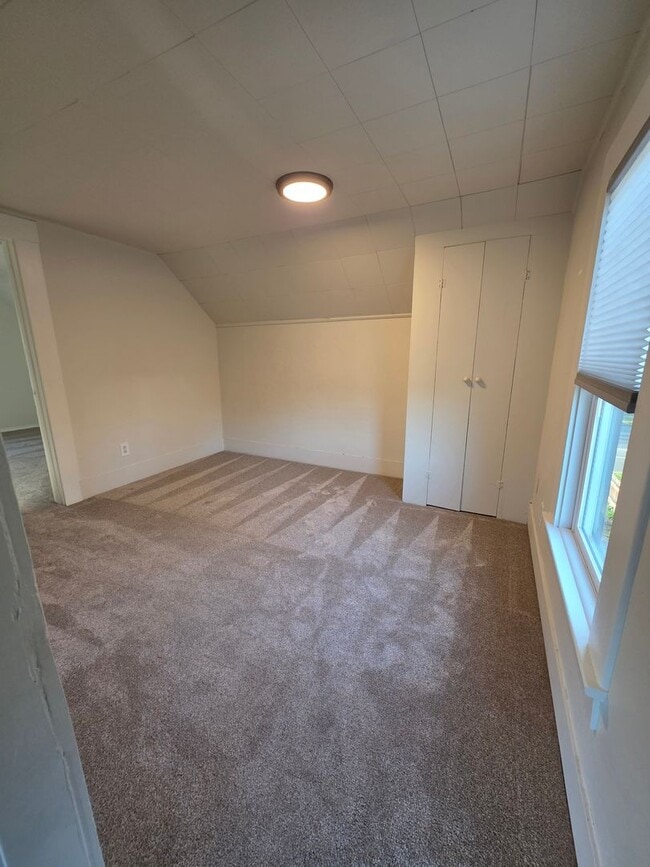 Building Photo - Close to River Access, and Historic Downtown Grants Pass