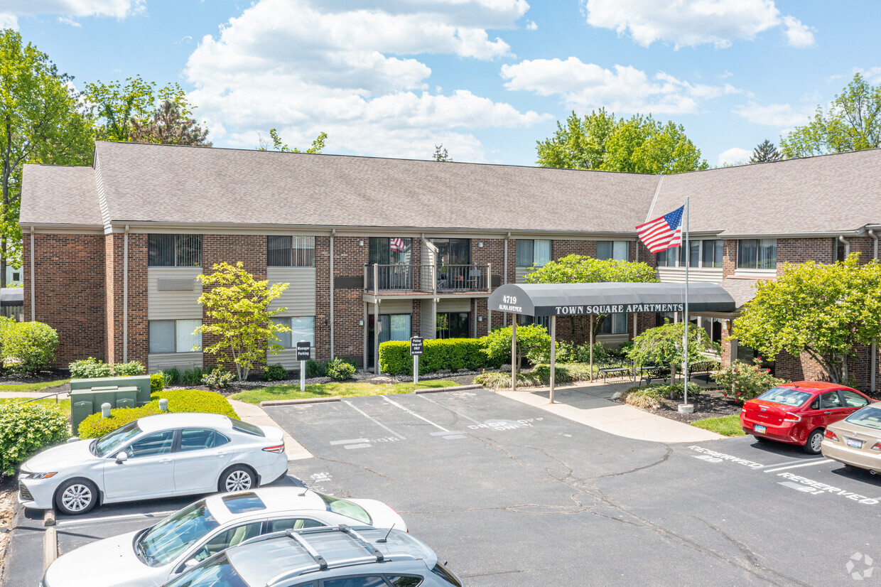 Primary Photo - Town Square Senior Apartments - 62 and over