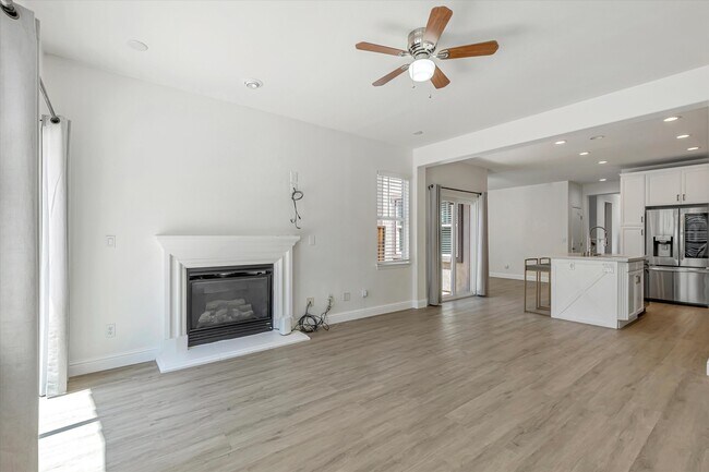 Building Photo - 464 W Callado Ct