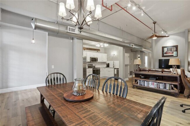 Foto del edificio - 1610 Liberty Ln