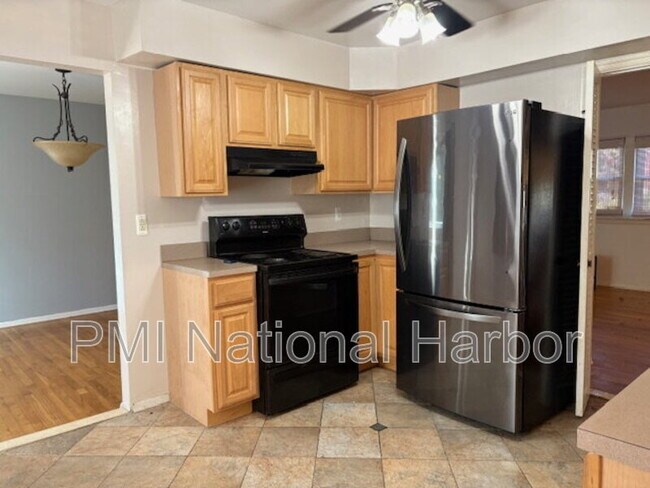 Foto del edificio - 13323 Warburton Dr