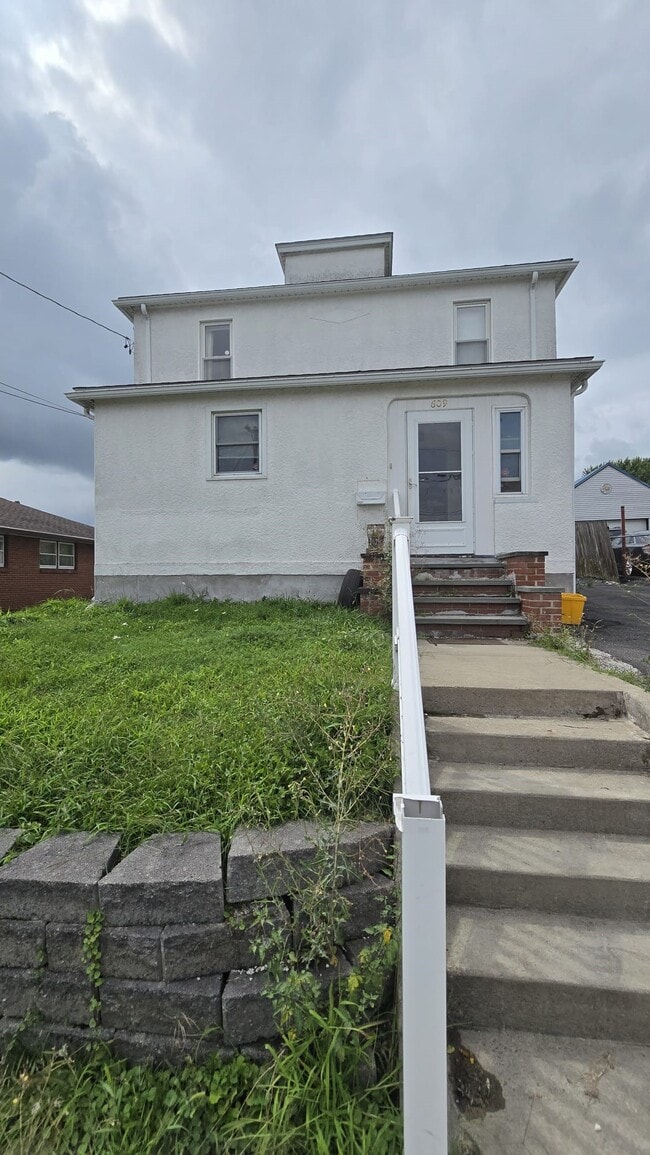 Building Photo - 609 Oak Hill Ave