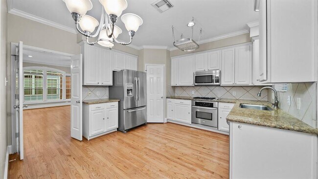 Building Photo - 1329 McIlhenny St