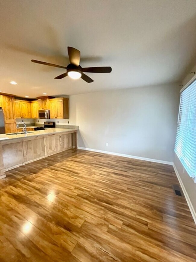 Building Photo - Beautiful home in NE Bend!