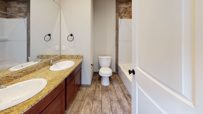 Building Photo - Duplex Near UMN