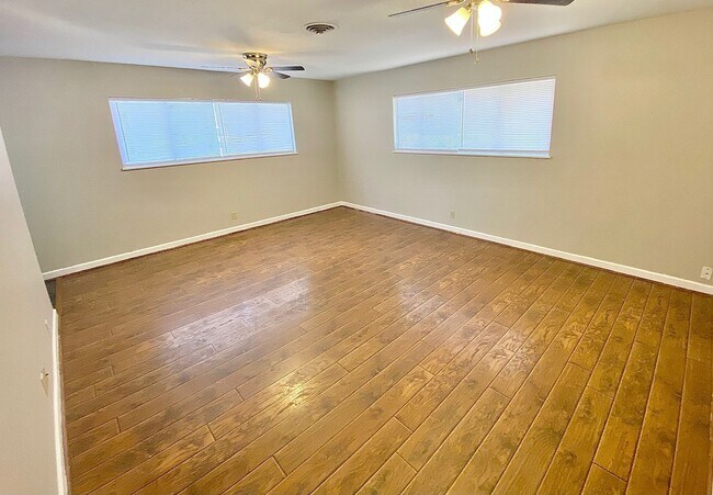 Building Photo - 2109 Coronado Pl, Orange, TX 77630