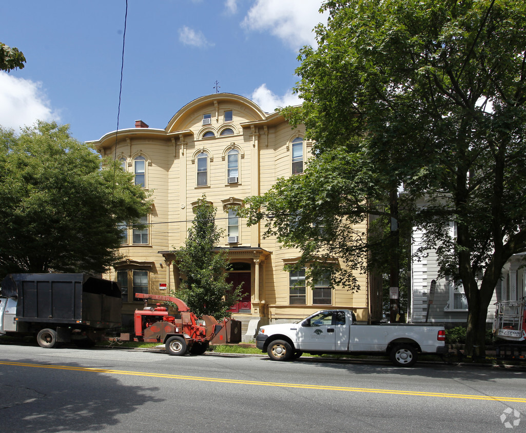 Primary Photo - 350-352 Essex St